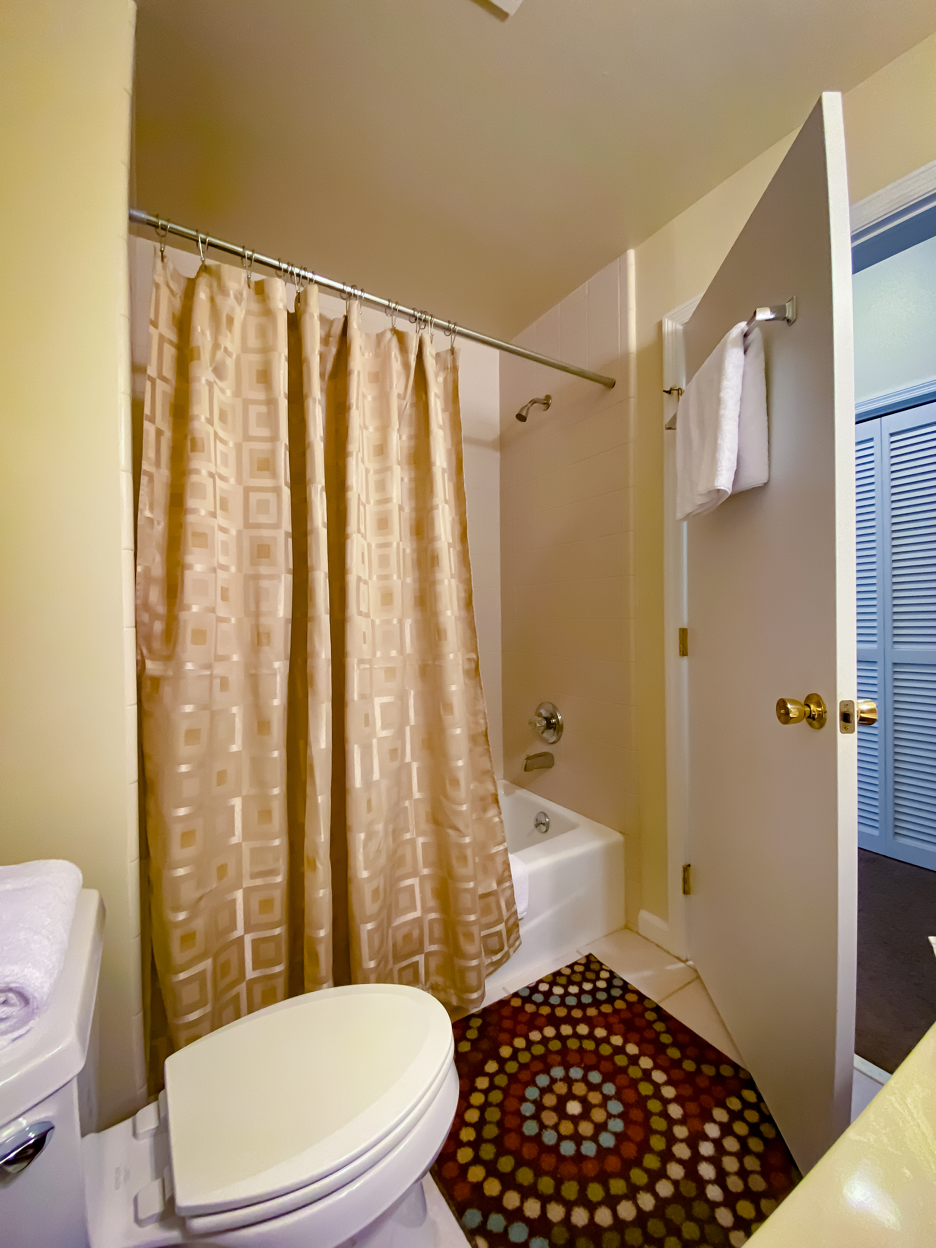 Bathroom tub and shower with tile surround